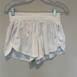Lululemon Athletica White Hotty Hot Athletic Shorts 2.5” inseam 6